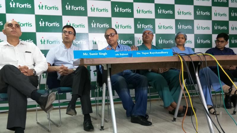 The donor heart was made available after the patient succumbed to injuries suffered during a road accident and the family consenting to donate his organs. (L-R: Samir Singh, Yashesh Paliwal, Dr. Tapas Raychaudhury, Dr. K. M. Mandana, Dr. Ashima Bhelotkar, Dr. Arafat Faisal) The donor heart was made available after the patient succumbed to injuries suffered during a road accident and the family consenting to donate his organs. (L-R: Samir Singh, Yashesh Paliwal, Dr. Tapas Raychaudhury, Dr. K. M. Mandana, Dr. Ashima Bhelotkar, Dr. Arafat Faisal)