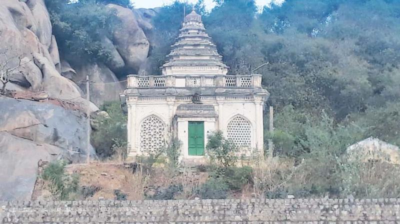 The Jamin temple (Above) The Maragatha Lingam —K. SENTHIL NATHAN The Jamin temple (Above) The Maragatha Lingam —K. SENTHIL NATHAN