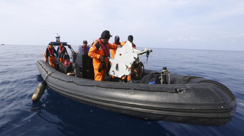 Rescuers conduct search operation in the waters of Ujung Karawang, West Java, Indonesia after a Lion Air plane crashed into the sea. (Photo: AP) Rescuers conduct search operation in the waters of Ujung Karawang, West Java, Indonesia after a Lion Air plane crashed into the sea. (Photo: AP)
