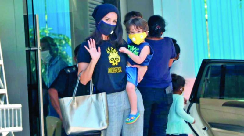 Sunny Leone with her kid Sunny Leone with her kid