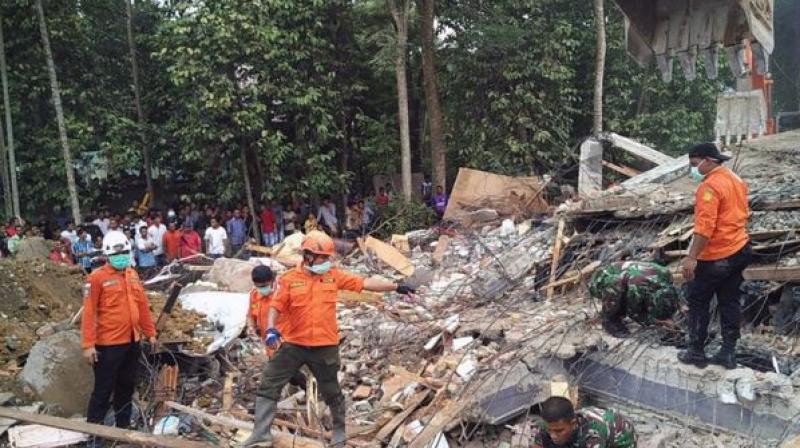 The US Geological Survey said the shallow 6.4-magnitude earthquake that struck at 5:03 a.m. (2203 GMT Tuesday) was centered about 10 kilometers (6 miles) north of Reuleut, a town in northern Aceh, at a depth of 17.2 kilometers (11 miles). (Photo: AFP) The US Geological Survey said the shallow 6.4-magnitude earthquake that struck at 5:03 a.m. (2203 GMT Tuesday) was centered about 10 kilometers (6 miles) north of Reuleut, a town in northern Aceh, at a depth of 17.2 kilometers (11 miles). (Photo: AFP)