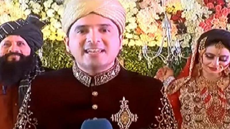 Appearing on-air in his wedding attire, the TV reporter covered the 'breaking news' and interviewed his father, wife, mother-in-law and even his own mother. (Photo: Youtube screengrab) Appearing on-air in his wedding attire, the TV reporter covered the 'breaking news' and interviewed his father, wife, mother-in-law and even his own mother. (Photo: Youtube screengrab)