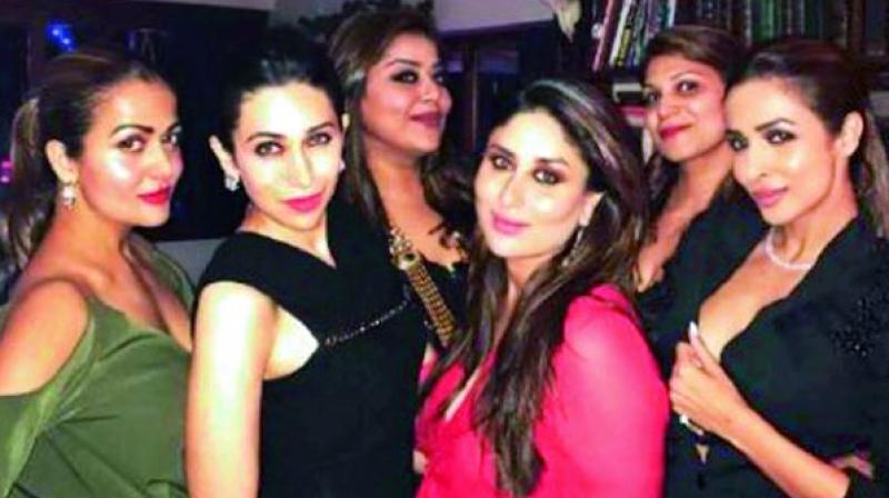 Kareena’s bestie, Amrita Arora, shared a few pics on her Instagram account. She posted the first image with the caption, “Theeeee girl gangggggg. Merry xmas. N we are backkk and massi Karisma Kapoor is also seen along. (sic)” Kareena’s bestie, Amrita Arora, shared a few pics on her Instagram account. She posted the first image with the caption, “Theeeee girl gangggggg. Merry xmas. N we are backkk and massi Karisma Kapoor is also seen along. (sic)”