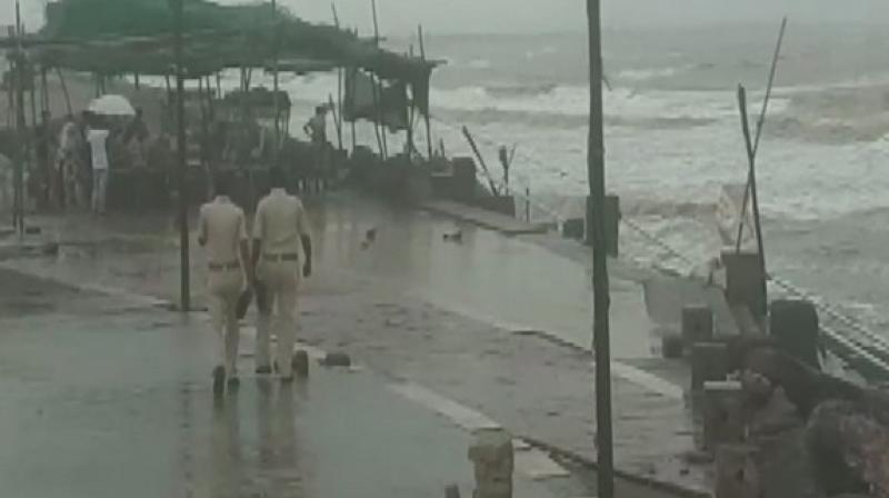 Outlining the gravity of situation, Anwar Patel asserted that after 1982 he had witnessed such huge waves for the first time. (Photo: ANI) Outlining the gravity of situation, Anwar Patel asserted that after 1982 he had witnessed such huge waves for the first time. (Photo: ANI)