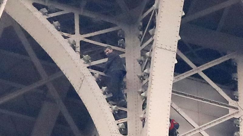 Police have made contact with the climber but do not yet know why he began his ascent up the iron beams. (Photo:AP) Police have made contact with the climber but do not yet know why he began his ascent up the iron beams. (Photo:AP)
