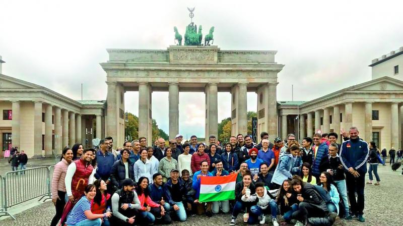 50 runners from the city participated in the annual BMW Berlin Marathon — a major sporting event that attracts both professional athletes and amateur runners from all over the world. 50 runners from the city participated in the annual BMW Berlin Marathon — a major sporting event that attracts both professional athletes and amateur runners from all over the world.