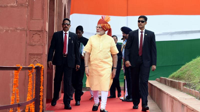 Prime Minister Modi, who is well known for his ethnic headgear makes sure that he impresses his audience not only with his oratory skills but also with mix and match of clothing. (Photo: pmindia.gov.in) Prime Minister Modi, who is well known for his ethnic headgear makes sure that he impresses his audience not only with his oratory skills but also with mix and match of clothing. (Photo: pmindia.gov.in)