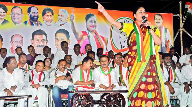 Congress star campaigner Vijayashanthi addresses a road show in Nizamabad on Thursday in support of Congress MP candidate Madhu Goud Yashki. (Photo: DC) Congress star campaigner Vijayashanthi addresses a road show in Nizamabad on Thursday in support of Congress MP candidate Madhu Goud Yashki. (Photo: DC)