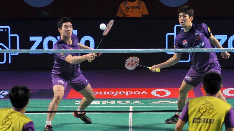 Lee Yong Dae and Kim Gi Jung gave Mumbai a dream start with a 15-14, 15-12 win over Hyderabad's Bodin Isara and Kim Sa-Rang. (Photo: PBL) Lee Yong Dae and Kim Gi Jung gave Mumbai a dream start with a 15-14, 15-12 win over Hyderabad's Bodin Isara and Kim Sa-Rang. (Photo: PBL)