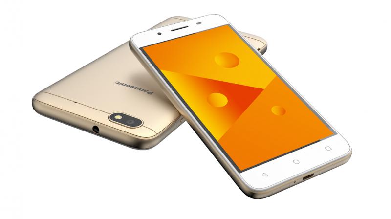 The smartphone runs on Android 7.0 Nougat OS and is 4G VoLTE enabled. Connectivity options include 4G, LTE, 3G, Wi-Fi, Bluetooth and GPS. The smartphone runs on Android 7.0 Nougat OS and is 4G VoLTE enabled. Connectivity options include 4G, LTE, 3G, Wi-Fi, Bluetooth and GPS.