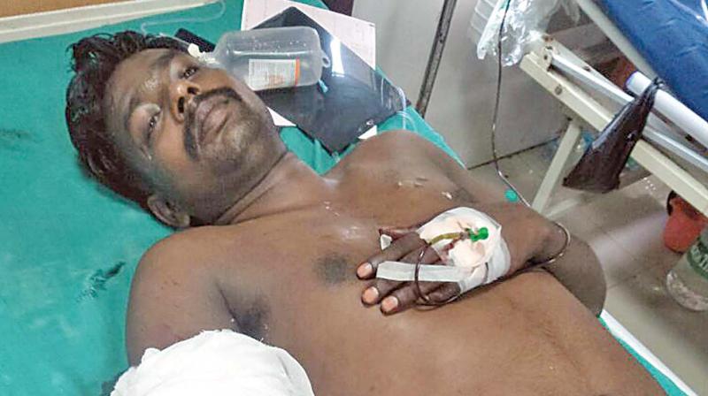 unknown persons threatened Gnanasekaran at the spot and demanded to hand over his mobile phone. unknown persons threatened Gnanasekaran at the spot and demanded to hand over his mobile phone.