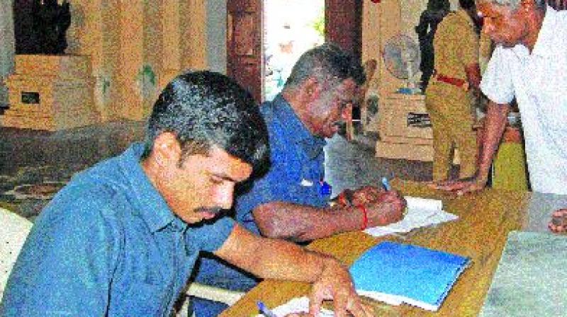 Police officers checking security aspects at Saraswathi Mahal library at palace complex at Thanjavur on Monday. (Image DC) Police officers checking security aspects at Saraswathi Mahal library at palace complex at Thanjavur on Monday. (Image DC)