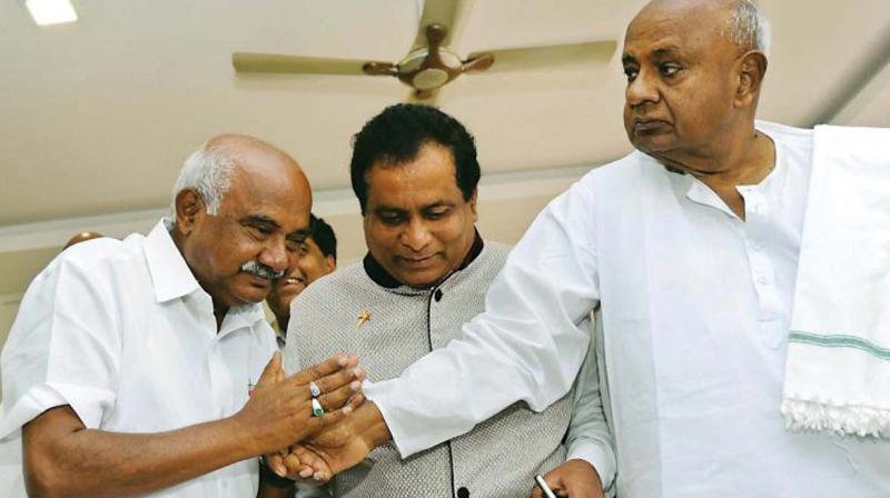 JD(S) supremo H.D. Deve Gowda with newly-appointed party state president A.H. Vishwanath in this file photo (Image: DC) JD(S) supremo H.D. Deve Gowda with newly-appointed party state president A.H. Vishwanath in this file photo (Image: DC)