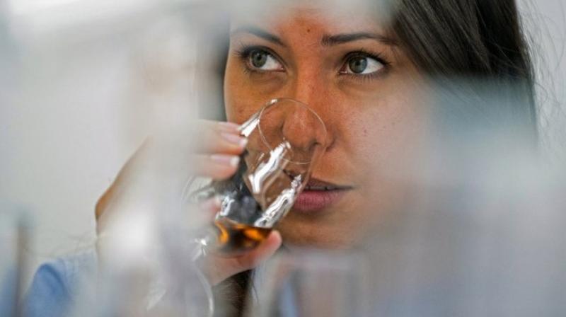 Current techniques use mass spectroscopy to identify the chemical composition of a whisky (Photo: AFP) Current techniques use mass spectroscopy to identify the chemical composition of a whisky (Photo: AFP)