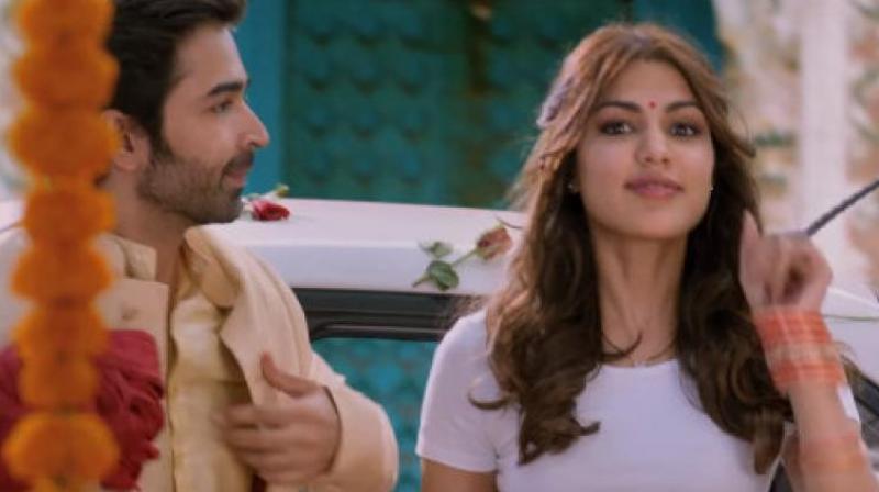 Varun Mitra and Rhea Chakraborty in the still from Jalebi trailer. (YouTube/ Vishesh Films) Varun Mitra and Rhea Chakraborty in the still from Jalebi trailer. (YouTube/ Vishesh Films)