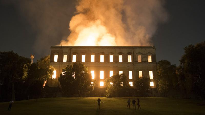 People watch as flames engulf the 200-year-old National Museum of Brazil, in Rio de Janeiro, Sunday, Sept. 2, 2018. According to its website, the museum has thousands of items related to the history of Brazil and other countries. The museum is part of the Federal University of Rio de Janeiro. (Photo: AP) People watch as flames engulf the 200-year-old National Museum of Brazil, in Rio de Janeiro, Sunday, Sept. 2, 2018. According to its website, the museum has thousands of items related to the history of Brazil and other countries. The museum is part of the Federal University of Rio de Janeiro. (Photo: AP)