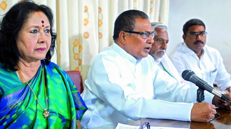 K. Jana Reddy, the Leader of the Opposition in the Telangana State Assembly, addresses the media over minister K.T. Rama Rao’s remarks on Congress. Senior leaders J. Geeta Reddy and T. Jeevan Reddy could be seen. (Photo: DC) K. Jana Reddy, the Leader of the Opposition in the Telangana State Assembly, addresses the media over minister K.T. Rama Rao’s remarks on Congress. Senior leaders J. Geeta Reddy and T. Jeevan Reddy could be seen. (Photo: DC)