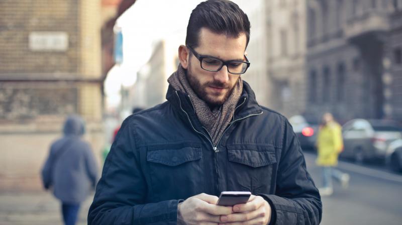 Keeping the cell phone in front pockets for over 4 hours daily is found to be associated with the percentage of immature sperms. (Photo: Pexels), Beware men