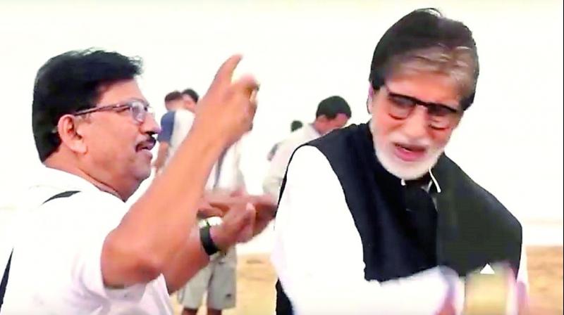 During the event, Amitabh Bachchan’s long-time make-up person, Deepak, ended up spraying water on the actor’s face instead of his hair During the event, Amitabh Bachchan’s long-time make-up person, Deepak, ended up spraying water on the actor’s face instead of his hair