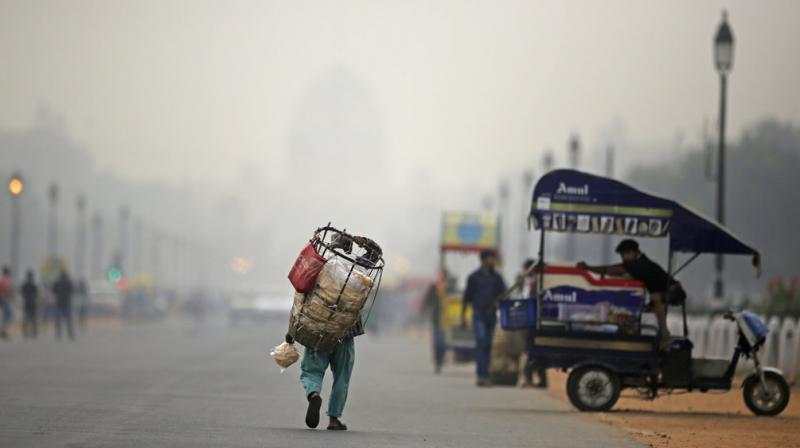 As cooler air traps pollutants close to the ground, Delhi's levels of PM2.5 -- particles so tiny they can enter the lungs and bloodstream -- often soar to beyond 30 times the safe limit. (Photo: AP) As cooler air traps pollutants close to the ground, Delhi's levels of PM2.5 -- particles so tiny they can enter the lungs and bloodstream -- often soar to beyond 30 times the safe limit. (Photo: AP)