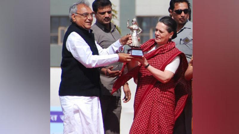 Expressing gratitude towards Congress president Sonia Gandhi for giving him the huge responsibility, Hooda tweeted in Hindi, 'I want to assure Sonia ji that with the cooperation and support of all of you, we will overthrow this anti-people government based on plunder and lies. We will work together for brotherhood and development in Haryana.' (Photo: ANI) Expressing gratitude towards Congress president Sonia Gandhi for giving him the huge responsibility, Hooda tweeted in Hindi, 'I want to assure Sonia ji that with the cooperation and support of all of you, we will overthrow this anti-people government based on plunder and lies. We will work together for brotherhood and development in Haryana.' (Photo: ANI)