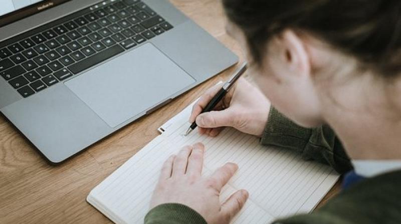 Continuous movement while sitting may increase metabolic rate more than standing at a desk. (Photo: Pixabay) Continuous movement while sitting may increase metabolic rate more than standing at a desk. (Photo: Pixabay)