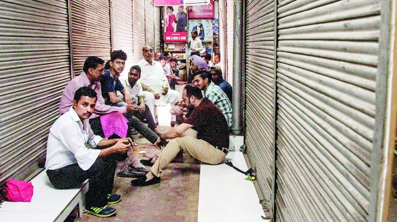 A majority of wholesale markets and several commercial establishments across the country on Friday downed shutters as a mark of respect to former prime minister Atal Bihari Vajpayee. (Photo: AP) A majority of wholesale markets and several commercial establishments across the country on Friday downed shutters as a mark of respect to former prime minister Atal Bihari Vajpayee. (Photo: AP)