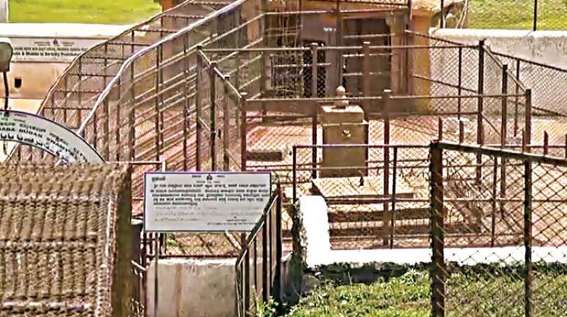 The way to the cave shrine, ‘Guru Dattatreya Baba Budan Swamy Darga’, in Chikkamagaluru (Photo: DC) The way to the cave shrine, ‘Guru Dattatreya Baba Budan Swamy Darga’, in Chikkamagaluru (Photo: DC)