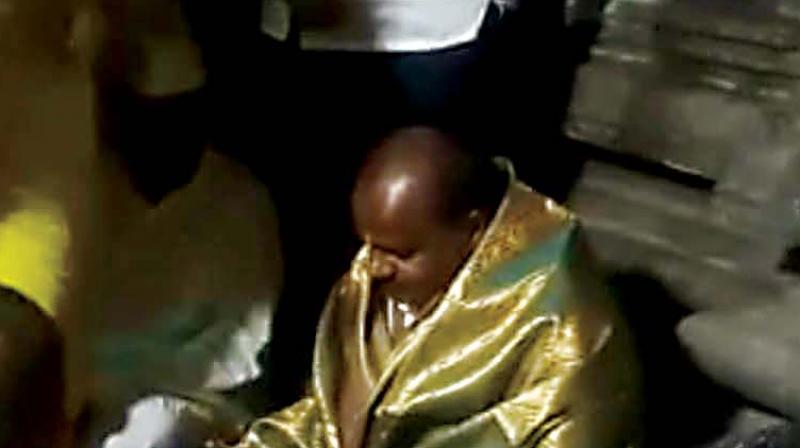 Chief Minister H.D. Kumaraswamy visited Dattatreya temple at Devalaganagapur in Kalaburagi district on Tuesday (Photo: KPN) Chief Minister H.D. Kumaraswamy visited Dattatreya temple at Devalaganagapur in Kalaburagi district on Tuesday (Photo: KPN)