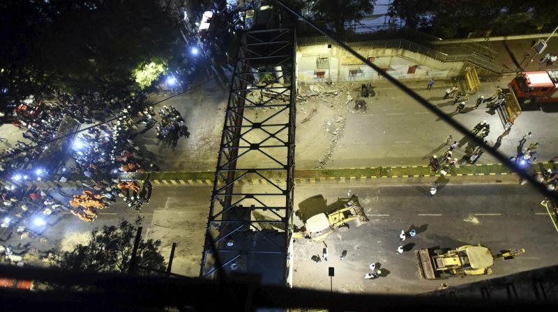Without the signal at red, motorists would have passed under the bridge near the CSMT railway station. (Photo:PTI) Without the signal at red, motorists would have passed under the bridge near the CSMT railway station. (Photo:PTI)