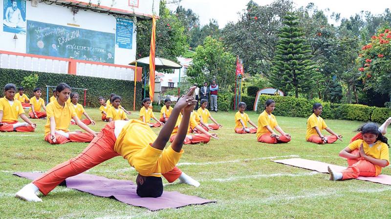 Students at Gurukulam school, near Ooty, showcasing their yoga skills during the annual sports day. (Photo: DC) Students at Gurukulam school, near Ooty, showcasing their yoga skills during the annual sports day. (Photo: DC)