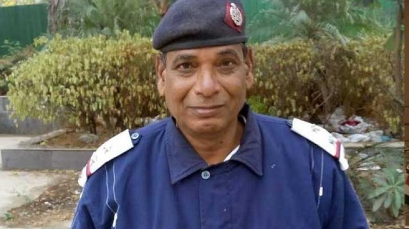Madan Singh spotted a cyclist picking up the wallet from the road and immediately chased him down before returing it to the owner. (Photo: Facebook) Madan Singh spotted a cyclist picking up the wallet from the road and immediately chased him down before returing it to the owner. (Photo: Facebook)