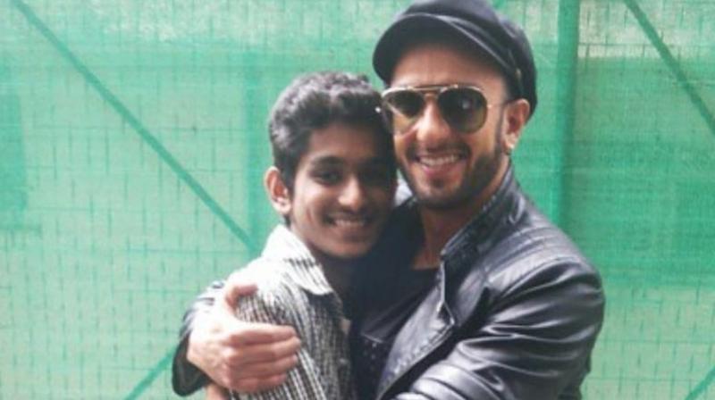 Ranveer Singh with his late fan. (Photo: Viral Bhayani/Instagram) Ranveer Singh with his late fan. (Photo: Viral Bhayani/Instagram)