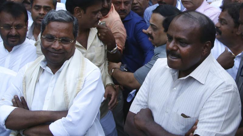 Outgoing Karnataka state Chief Minister Siddaramaiah (L) and Janata Dal (Secular) leader HD Kumaraswamy (R). (Photo: AP) Outgoing Karnataka state Chief Minister Siddaramaiah (L) and Janata Dal (Secular) leader HD Kumaraswamy (R). (Photo: AP)