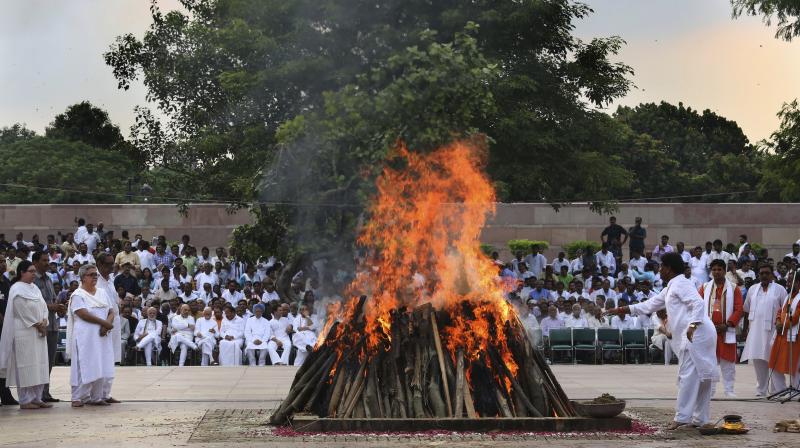 Flames rise from the funeral pyre of former Indian Prime Minister Atal Bihari Vajpayee, watched by his foster daughter Namita Bhattacharya on the banks of the River Yamuna in New Delhi on Friday. (Photo: AP) Flames rise from the funeral pyre of former Indian Prime Minister Atal Bihari Vajpayee, watched by his foster daughter Namita Bhattacharya on the banks of the River Yamuna in New Delhi on Friday. (Photo: AP)
