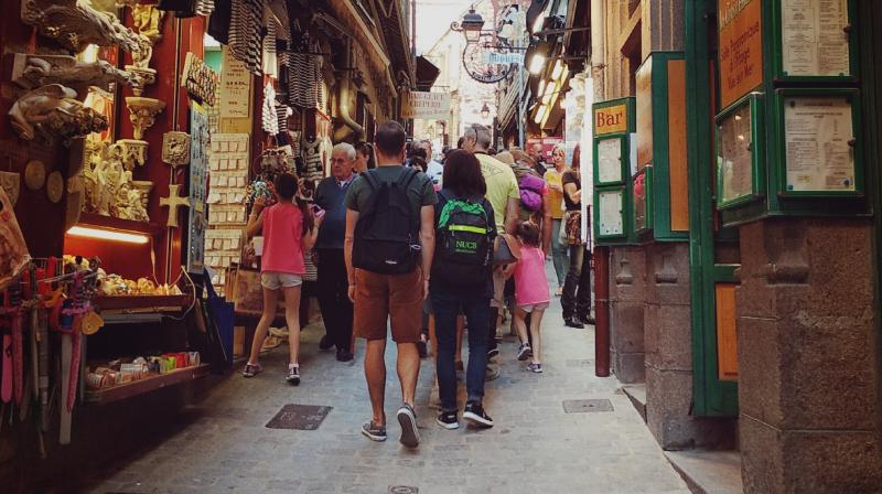 French and English have a deep connection with history and culture. French and English have a deep connection with history and culture.