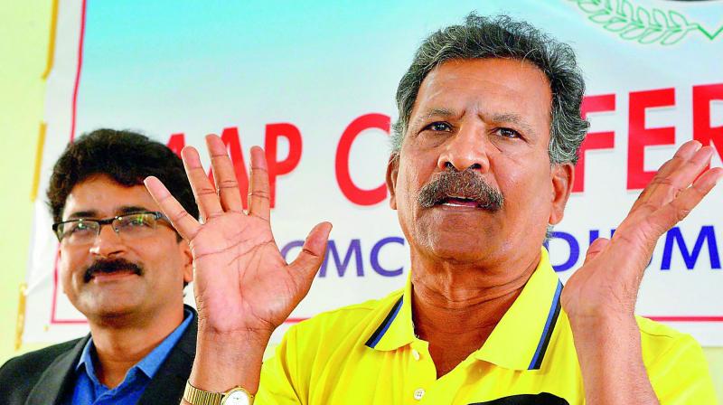SAAP chairman P.R. Mohan addresses a media conference in Vijayawada on Tuesday, VC and MD N. Bangara Raju is also seen. (Photo: DC) SAAP chairman P.R. Mohan addresses a media conference in Vijayawada on Tuesday, VC and MD N. Bangara Raju is also seen. (Photo: DC)