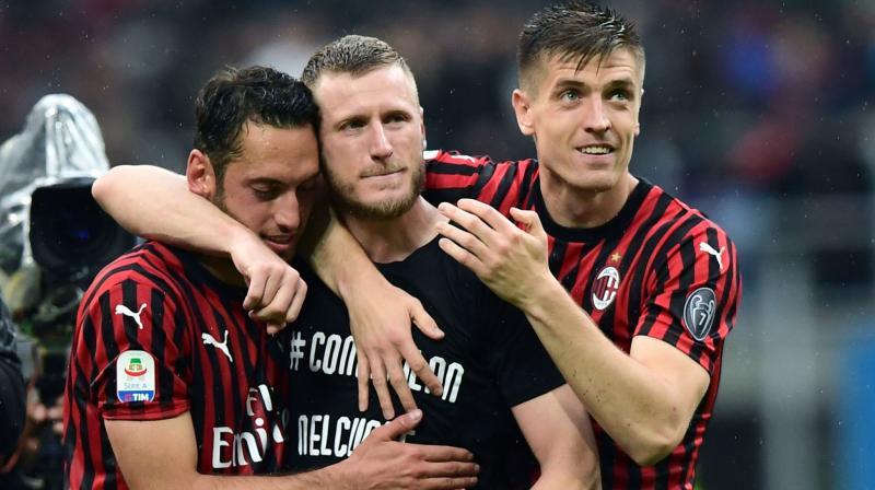 Hakan Calhanoglu fired Milan ahead in the 18th minute with a first-time shot from the edge of the penalty area after Franck Kessie played the ball into the Turkey midfielder’s stride from the left flank. (Photo: AFP) Hakan Calhanoglu fired Milan ahead in the 18th minute with a first-time shot from the edge of the penalty area after Franck Kessie played the ball into the Turkey midfielder’s stride from the left flank. (Photo: AFP)