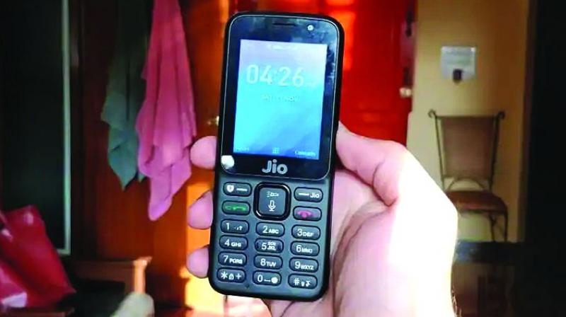 Vodafone-Idea has lost its share in all circles for the second consecutive month while Airtel lost its share in 15 out of 22 circles Vodafone-Idea has lost its share in all circles for the second consecutive month while Airtel lost its share in 15 out of 22 circles