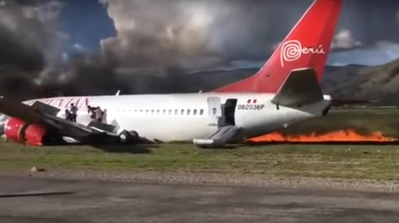 The video also shows thick plumes of black smoke above the 737. (Photo: Screengrab) The video also shows thick plumes of black smoke above the 737. (Photo: Screengrab)