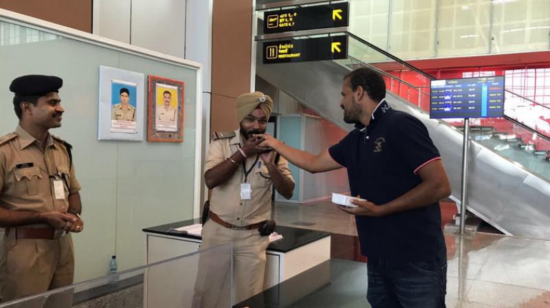 Twitter was won over by this gesture and the comments, praising Yusuf, poured in. . (Photo: Twitter) Twitter was won over by this gesture and the comments, praising Yusuf, poured in. . (Photo: Twitter)