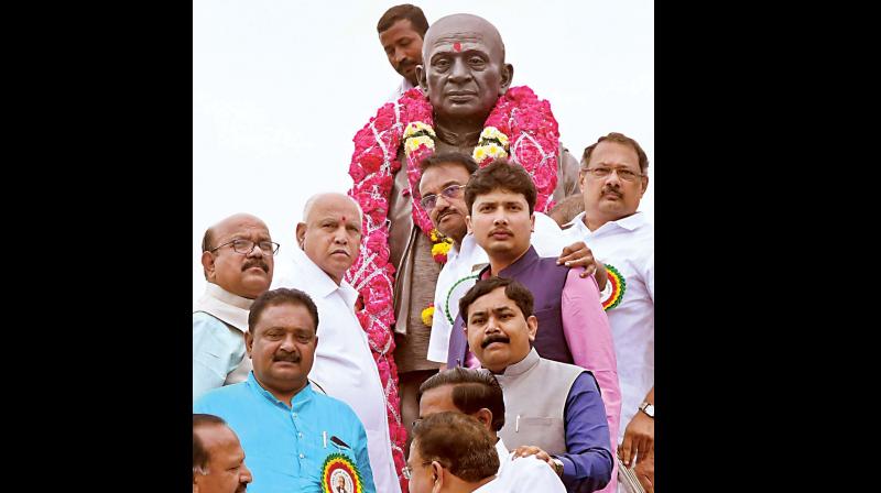 CM B.S. Yediyurappa who inaugurated Kalyana Karnataka Utsav in Kalaburagi on Tuesday garlanded the statue of Sardar Vallabhbhai Patel (Photo: KPN) CM B.S. Yediyurappa who inaugurated Kalyana Karnataka Utsav in Kalaburagi on Tuesday garlanded the statue of Sardar Vallabhbhai Patel (Photo: KPN)