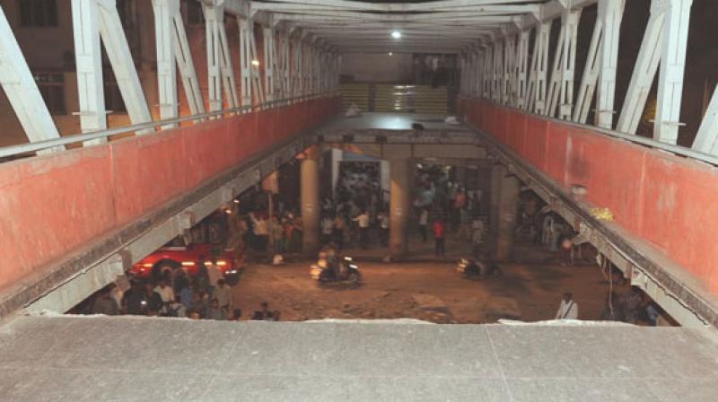 Six people were killed and over 30 injured after a portion of the overbridge near the crowded Chhatrapati Shivaji Maharaj Terminus railway station collapsed. (Image: ANI) Six people were killed and over 30 injured after a portion of the overbridge near the crowded Chhatrapati Shivaji Maharaj Terminus railway station collapsed. (Image: ANI)