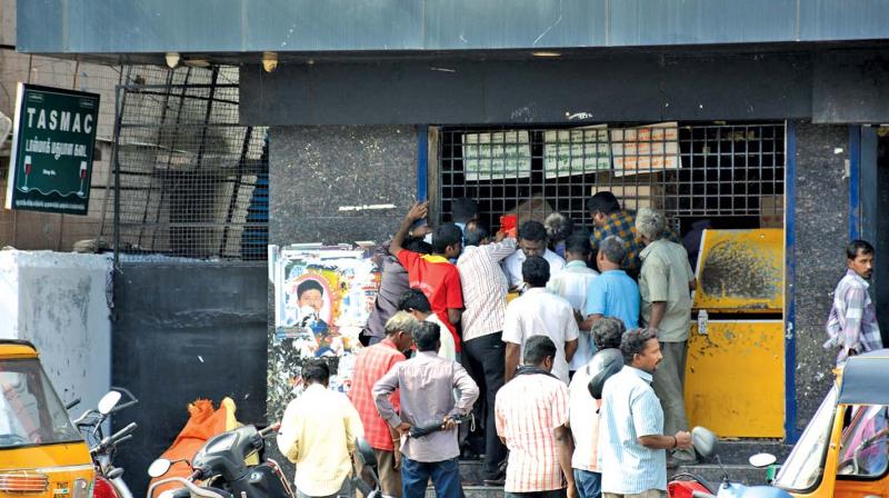 Tasmac shop near Mylapore railway station. (Photo: DC) Tasmac shop near Mylapore railway station. (Photo: DC)