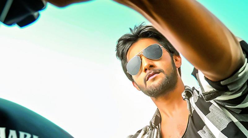 Son of senior actor Sai Kumar, Aadi has come up with a different look in his upcoming film Samanthakamani. Son of senior actor Sai Kumar, Aadi has come up with a different look in his upcoming film Samanthakamani.