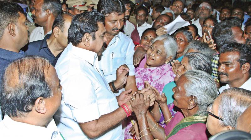 CM Edappadi K Palaniswami interacts with public on way to Coimbatore from Salem on Saturday. (DC) CM Edappadi K Palaniswami interacts with public on way to Coimbatore from Salem on Saturday. (DC)