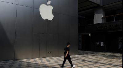 It is also believed that the Apple is working with LG to develop the screen technology. 