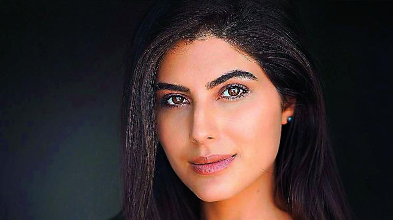 Elnaaz Norouzi. Elnaaz Norouzi.