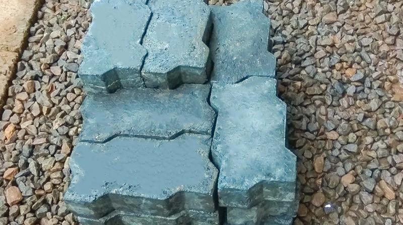 Bricks are made from plastic waste using a technology which is a combination of pyrolysis and dry mixing. Bricks are made from plastic waste using a technology which is a combination of pyrolysis and dry mixing.