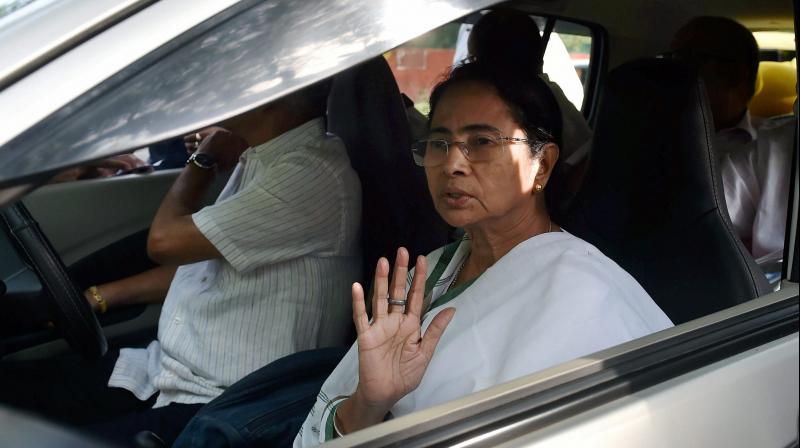 Ahmed Patel met West Bengal Chief Minister Mamata Banerjee with flowers and a big fruit basket in Delhi. (Photo: File | PTI) Ahmed Patel met West Bengal Chief Minister Mamata Banerjee with flowers and a big fruit basket in Delhi. (Photo: File | PTI)